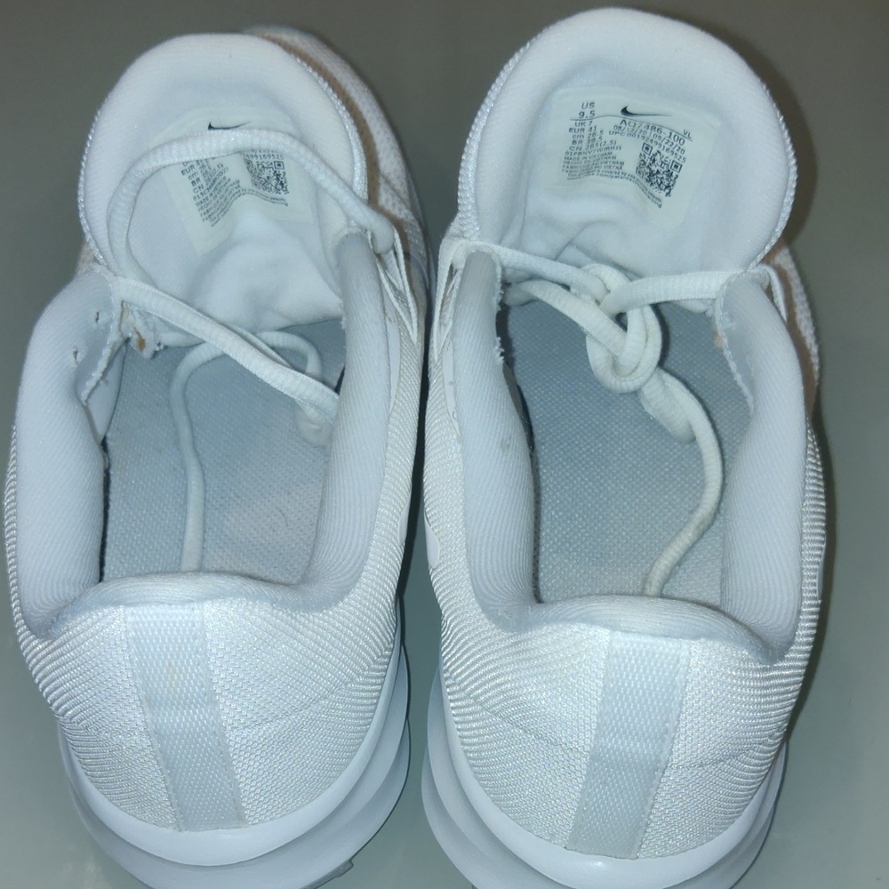 Nike White Woman's Running Shoes - Picture 10 of 11